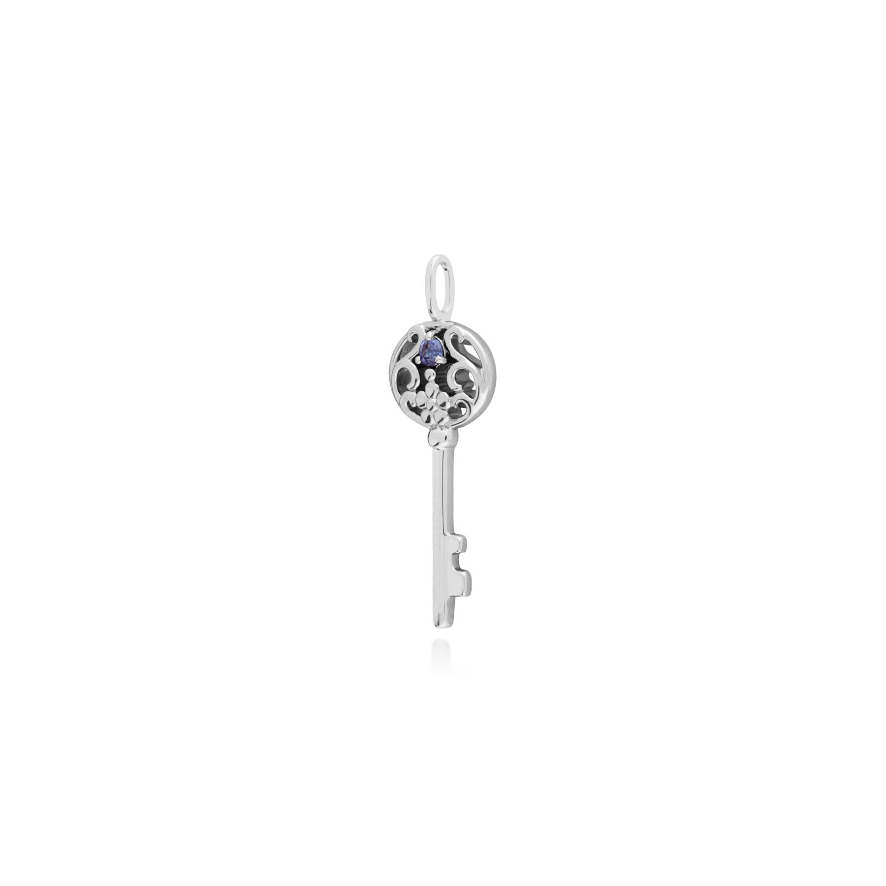 Classico ciondolo a chiave grande in argento 925 con tanzanite rotonda