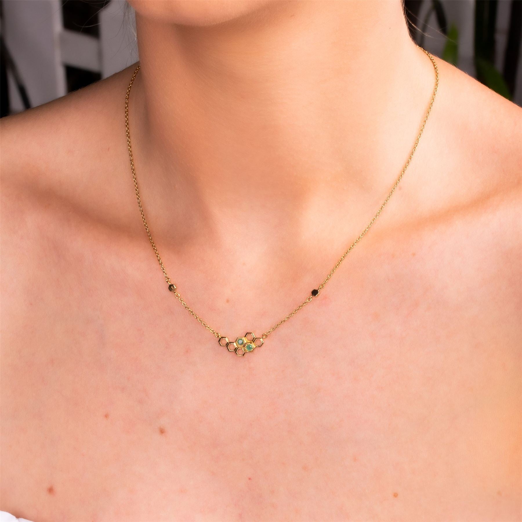 Collana stile nido d'ape in oro giallo 375 con smeraldo