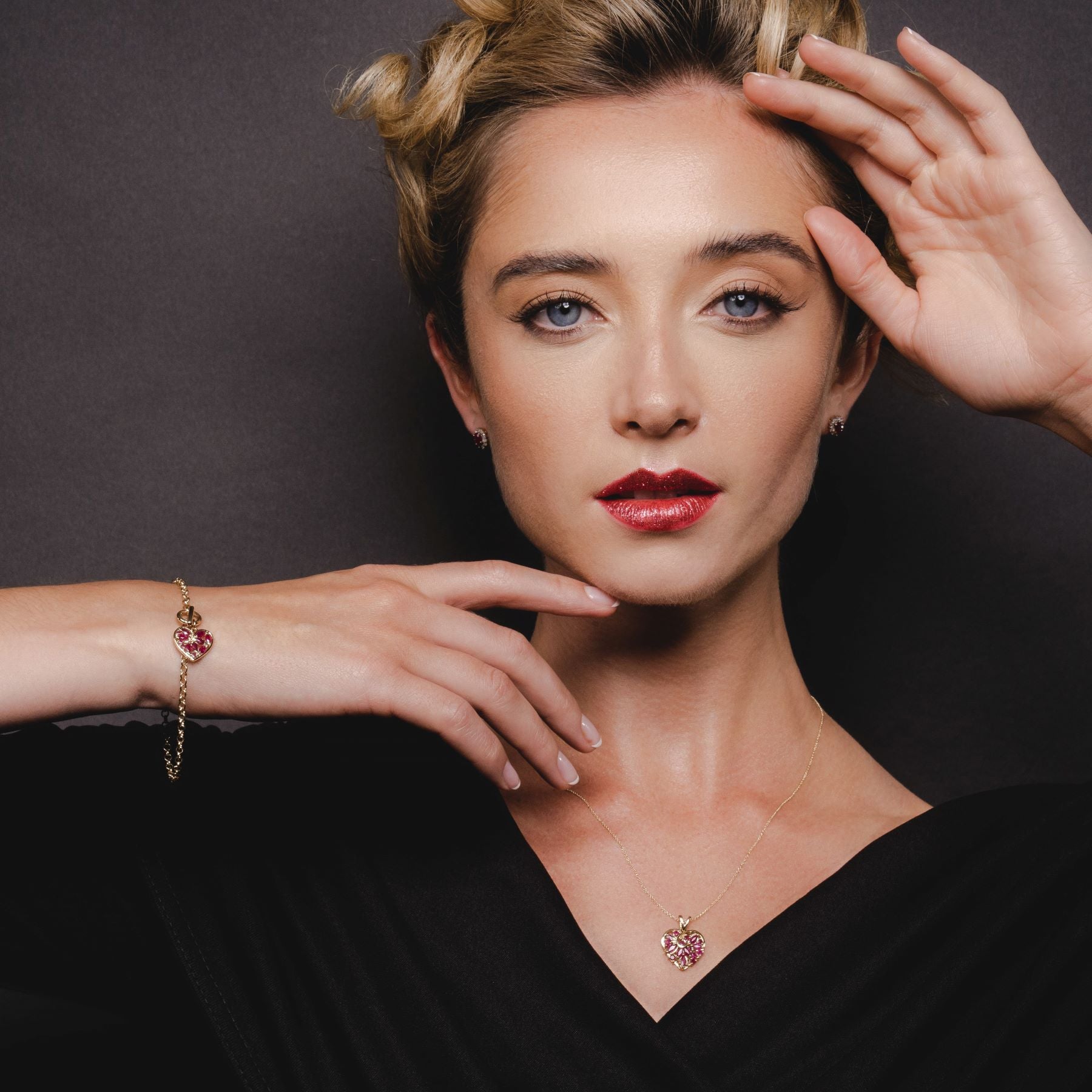Bracciale con Charm e Ciondolo Classico a Cuore in Oro Giallo 375 con Rubino Marchesa