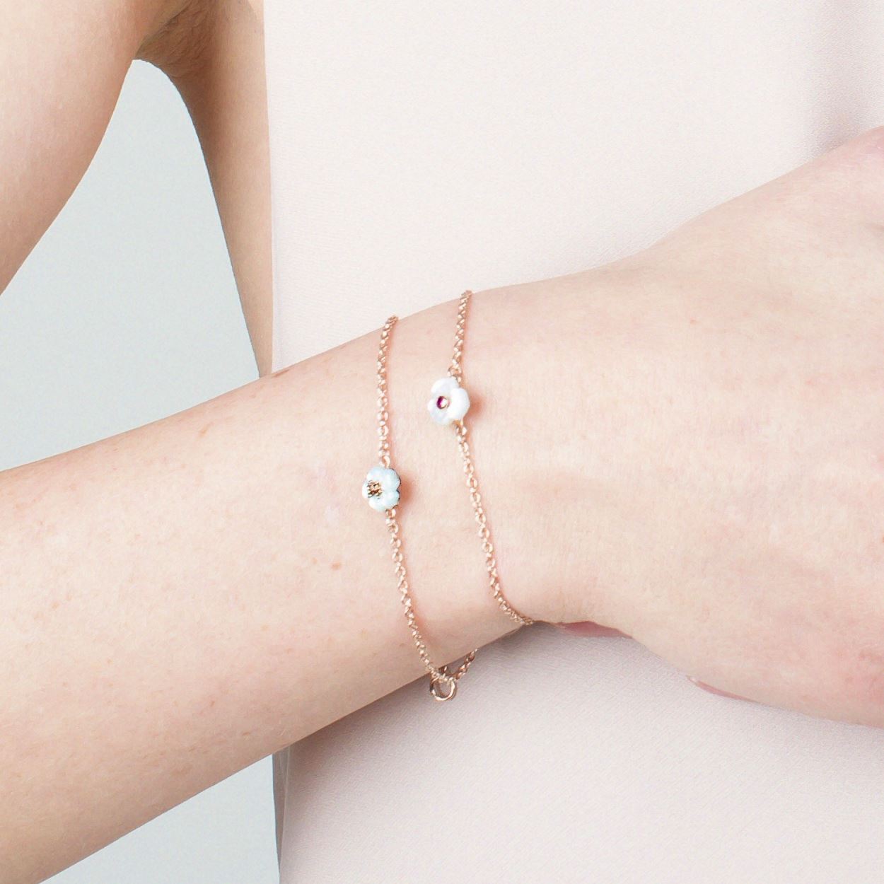 Bracciale Floreale Poppy Argento 925 Placcato Oro Rosa Madreperla e Rubino