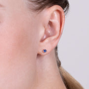 Orecchini con zaffiro blu classici in oro giallo 375 