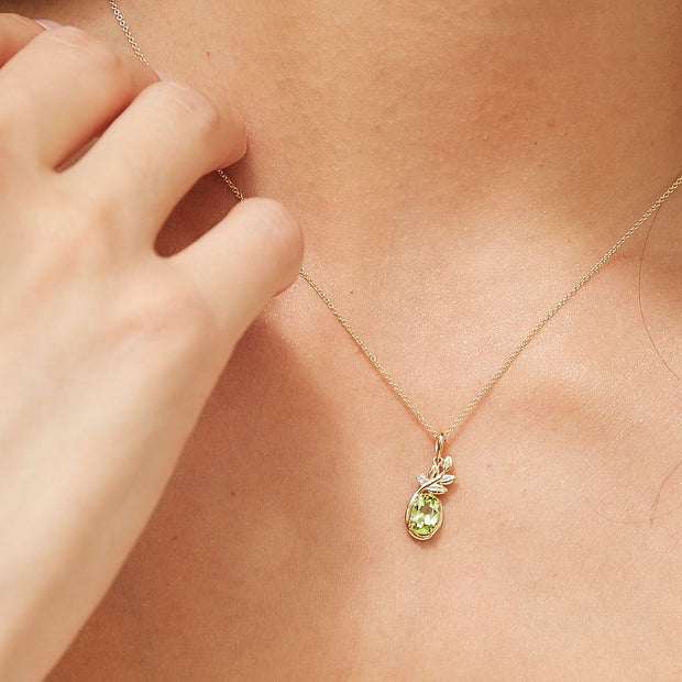 Pendente O Leaf in oro giallo da 9 ct con peridoto e diamante