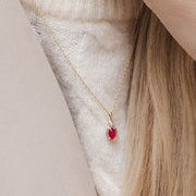 Collana classica con ciondolo in oro giallo 9 carati con rubino ovale e diamanti rotondi