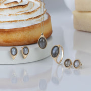 Boucles d'oreilles pendantes ovales Classique avec pierre de lune noire en or jaune 9 carats