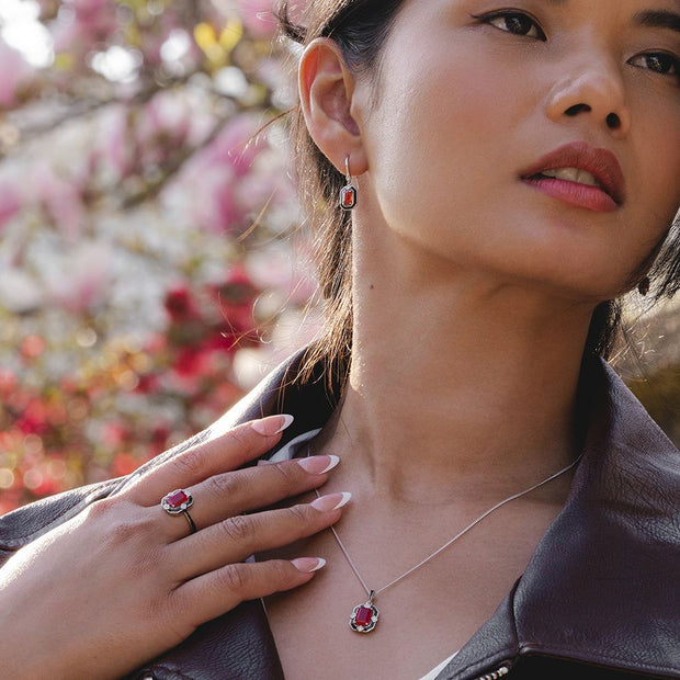 Collier Grand Deco en argent sterling avec pendentif en émail noir, cornaline et topaze