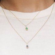 Collana classica con ciondolo in oro giallo 9 carati con smeraldo ovale e diamanti rotondi