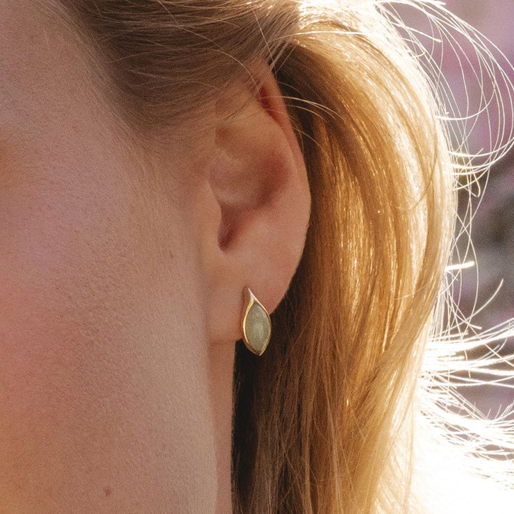 Boucles d'oreilles Clou Classique avec jadéite verte marquise en or jaune 9 carats
