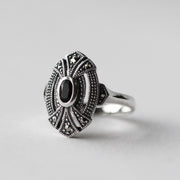 Anello da cocktail ovale Art Déco in argento sterling 925 con onice nero e marcasite